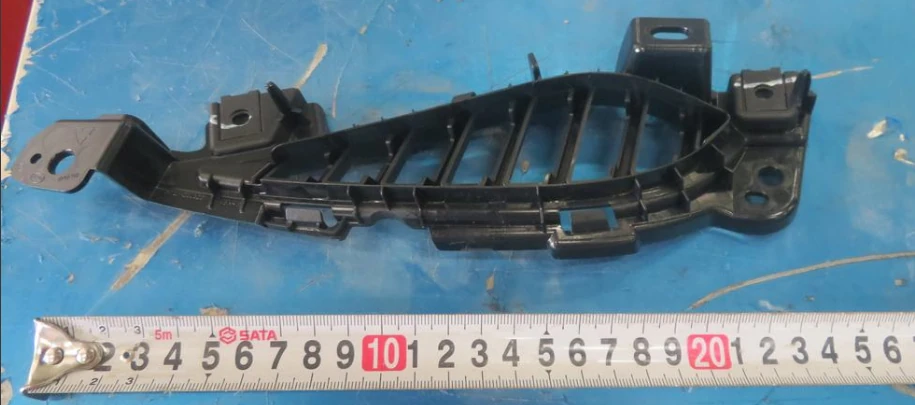 Han EV 2025 Front Bumper Trim Right No.2